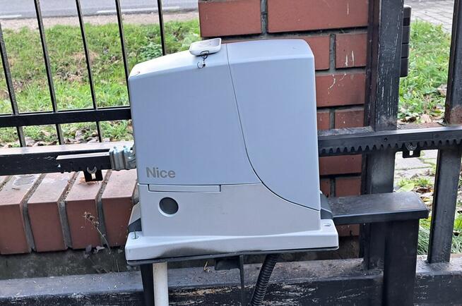 Napęd do bramy przesuwnej