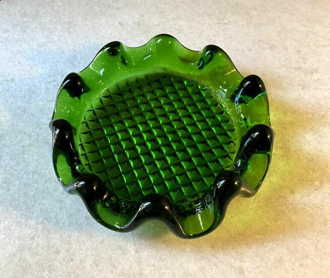 Szklana zielona popielnica