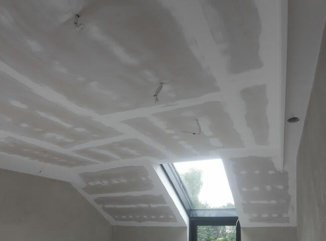 Zabudowa poddasza / Elewacje / Prace wykończeniowe