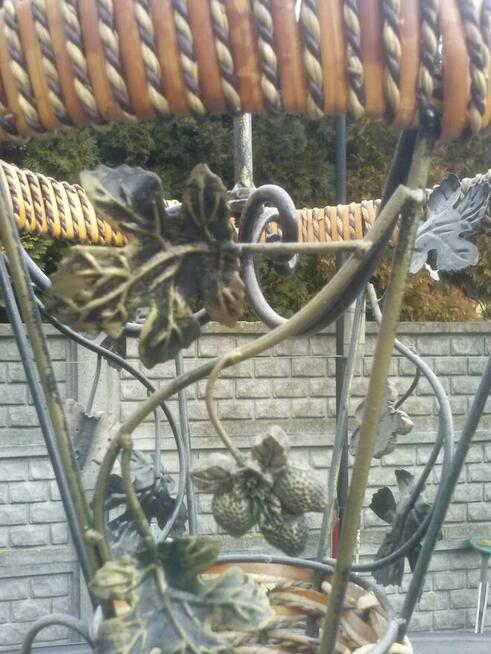 Stojak na parasole, stylizowany, 75 zł.