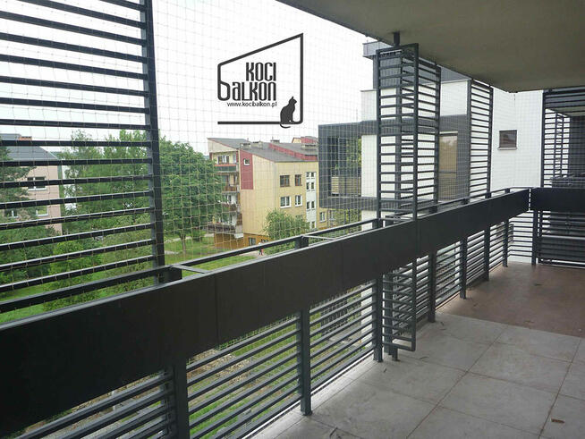Montaż siatek zabezpieczających balkony okna dla kotów