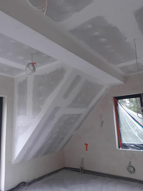 Zabudowa poddasza / Elewacje / Prace wykończeniowe