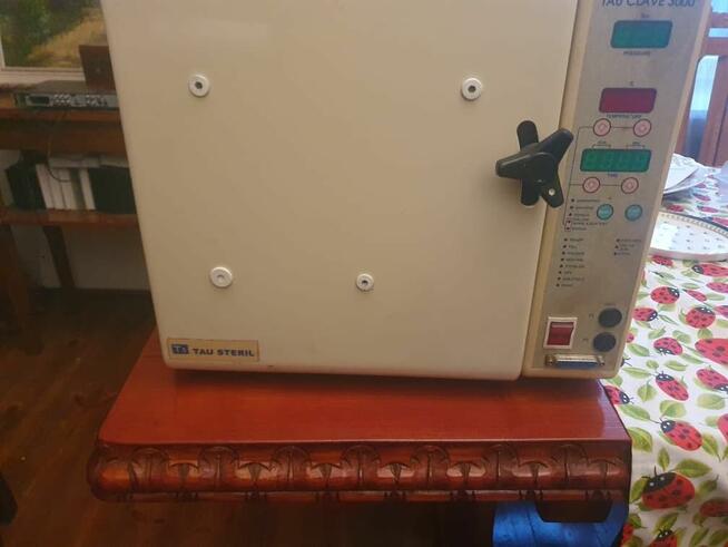 Autoklaw Tau Clave 3000 z drukarkąprzeglądzie serwisowym