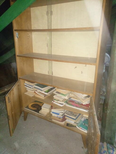 Biblioteczka PRL w bardzo dobrym stanie.
