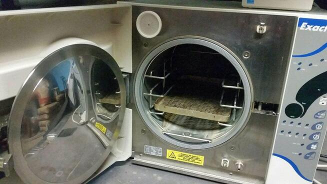 autoklaw włoskiej firmy Exacta Vacuum z drukarką