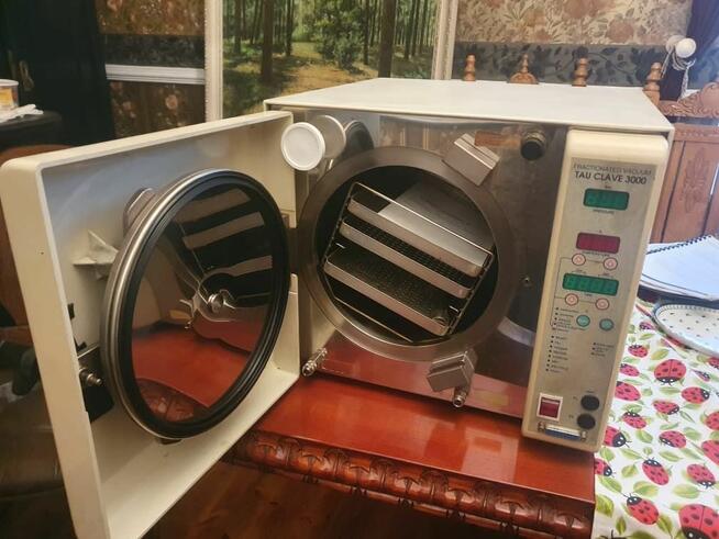 Autoklaw Tau Clave 3000 z drukarkąprzeglądzie serwisowym