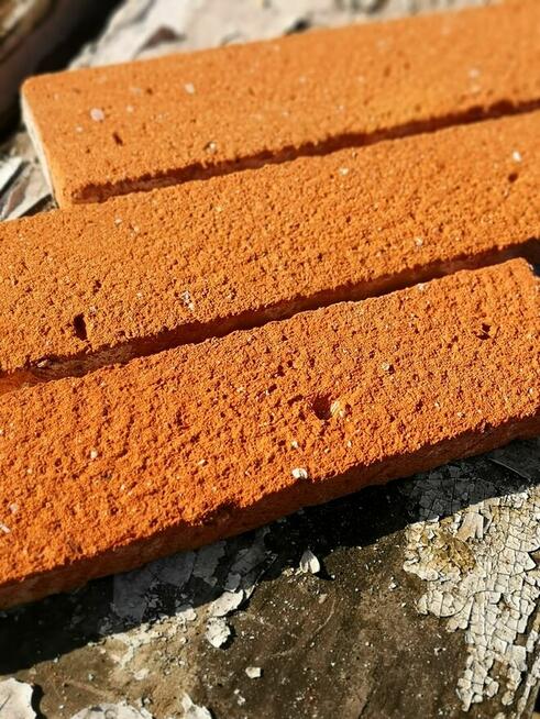 Płytki z środka cegły poddane gradacji