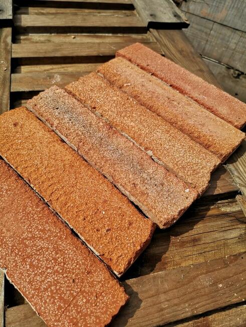 Płytki z środka cegły poddane gradacji