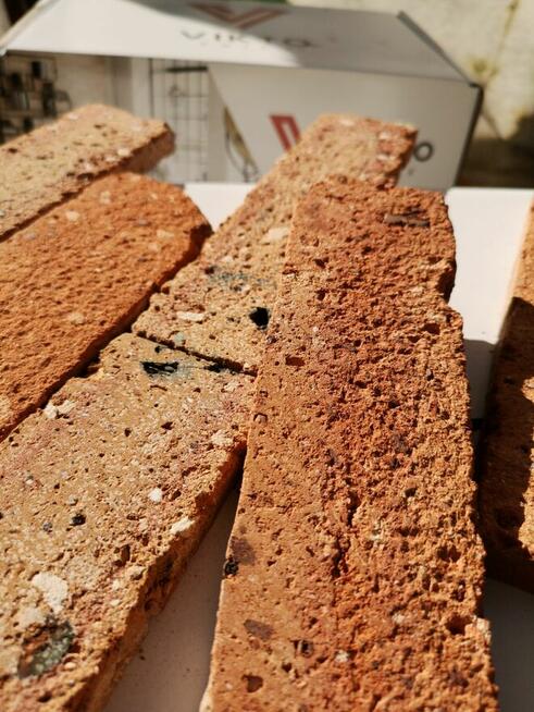 Płytki z środka cegły poddane gradacji