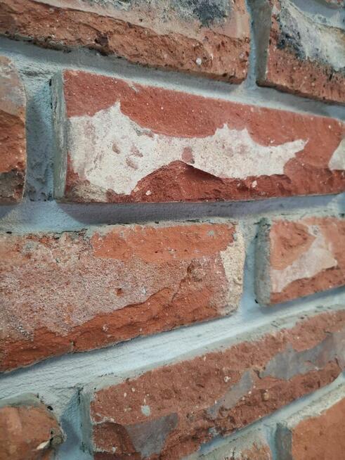 Lica cegły rozbiórkowej młotkowane/ postarzane