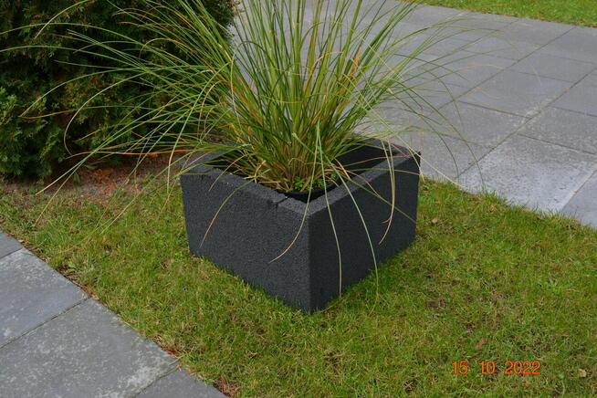 Gazon, gazony. 50/50 .Donica betonowa .