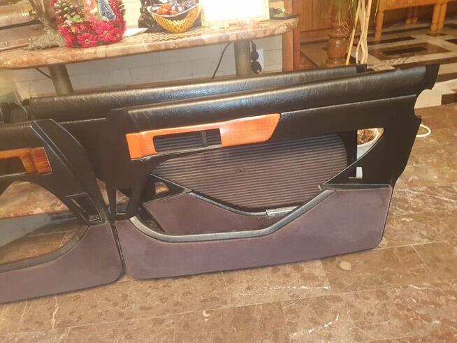 Konsola z boczkami drzwi do Mercedesa 126 s klasa