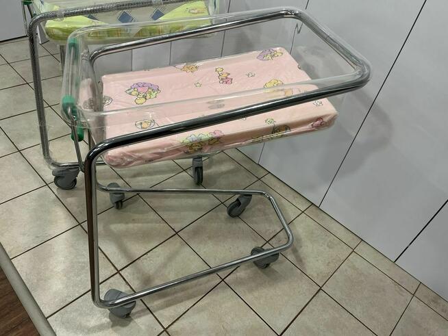 Łóżeczko szpitalne noworodkowe