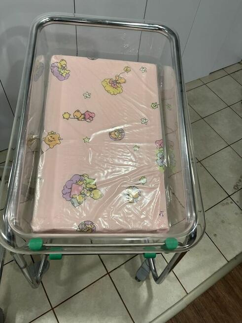 Łóżeczko szpitalne noworodkowe