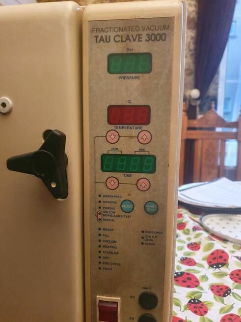 Autoklaw Tau Clave 3000 z drukarkąprzeglądzie serwisowym