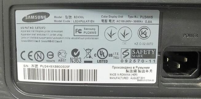 Monitor Samsung SyncMaster 24 1920x1080 z kablami