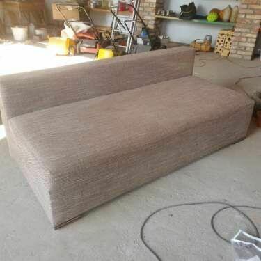 Kanapa rozkładana z pojemnikiem