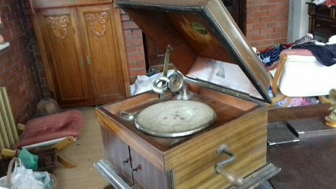 Zabytkowy gramofon patefon parlophone