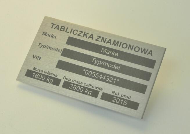 Odtworzenie tabliczki znamionowej aluminium szczotkowane