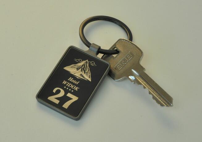 Numerki, breloki do hotelu, pensjonatu z logiem 10szt.