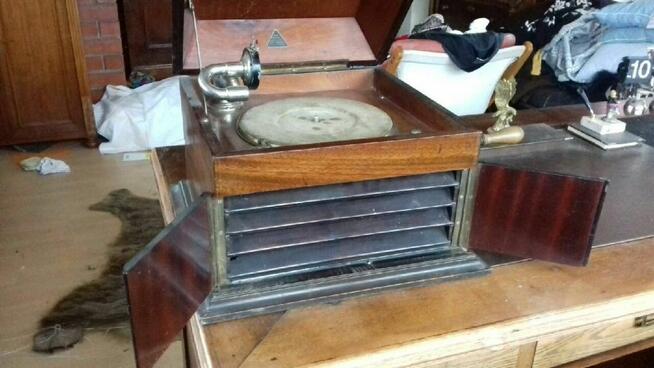 Zabytkowy gramofon patefon parlophone