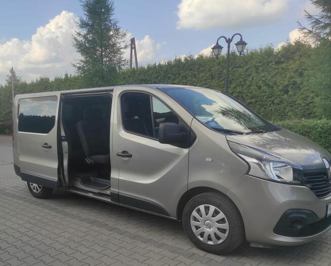 Transport busem 9 osobowym