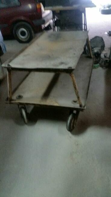 Sprzedam solidny wózek na skrętnych kołach metalowyc