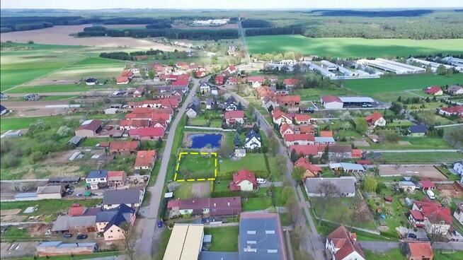 Piękna regularna działka nad stawem 1001m Niedoradz