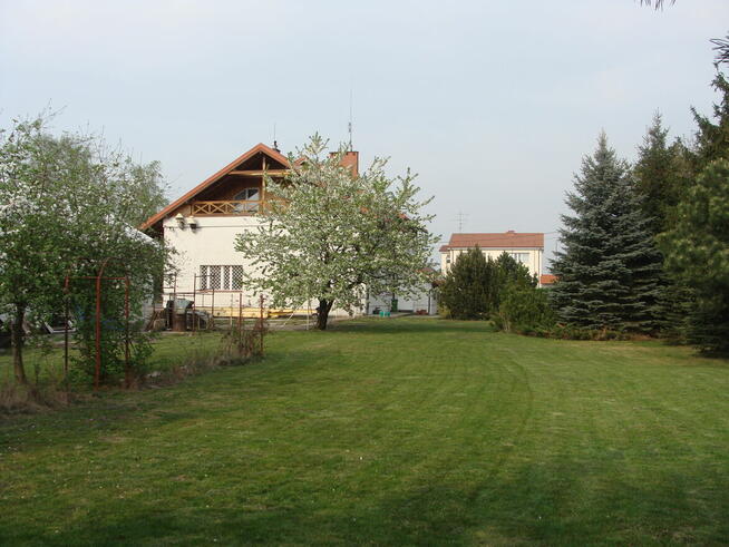 Piętrowy dom ,warsztat - sprzedam INWESTYCJA np.zajazd, motel