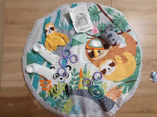 Mata Edukacyjna Z Pianinkiem Kick & Play Piano Gym