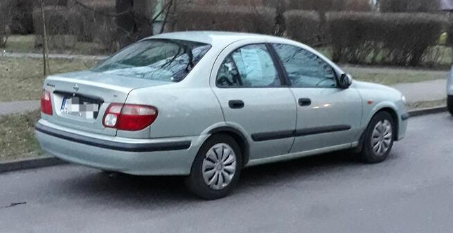 dwa samochody Nissan 1.8 i Renault-II-1.2 -w cenie jednego