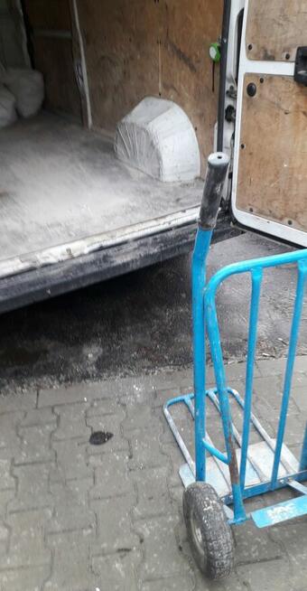 Kierowca z własnym samochodem dostawczym