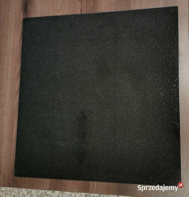 Płytki granitowe ABSOLUTE BLACK 40x40x1,2 poler
