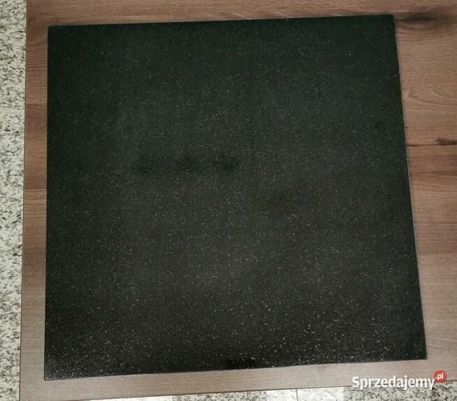 Płytki granitowe ABSOLUTE BLACK 40x40x1,2 poler