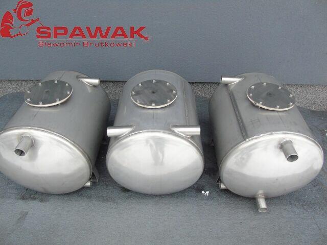 Zbiorniki wody ze stali nierdzewnej.