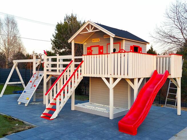 Potężny plac zabaw dla dziecka w pełni wyposażony