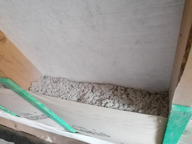 Docieplanie Celulozą Naprawa poddasza po kunach