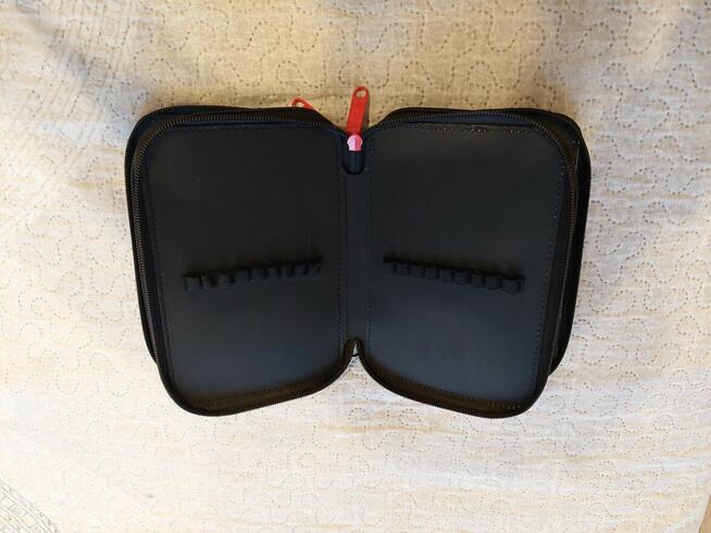 Potrójny piórnik szkolny firmy BACK UP