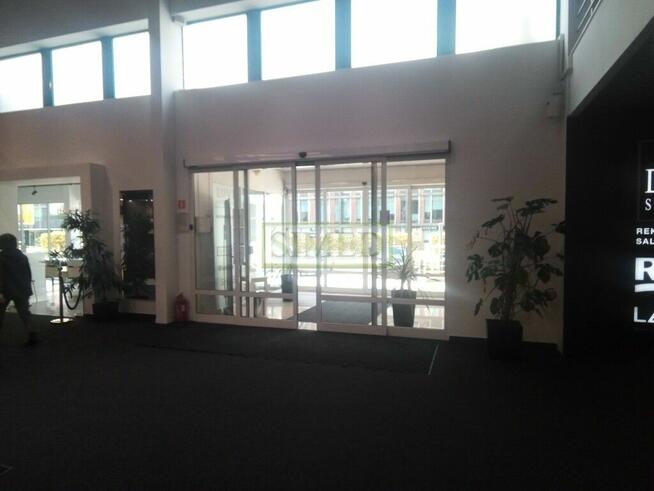 Showroom meble, wyposażenie wnętrz, parking