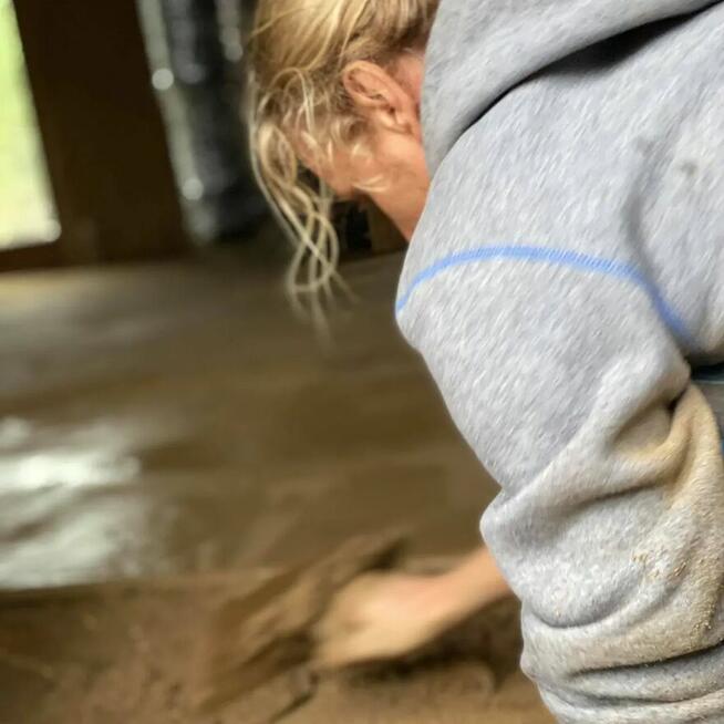 Naturalne podłogi z gliny - wyjątkowy element wykończenia wn