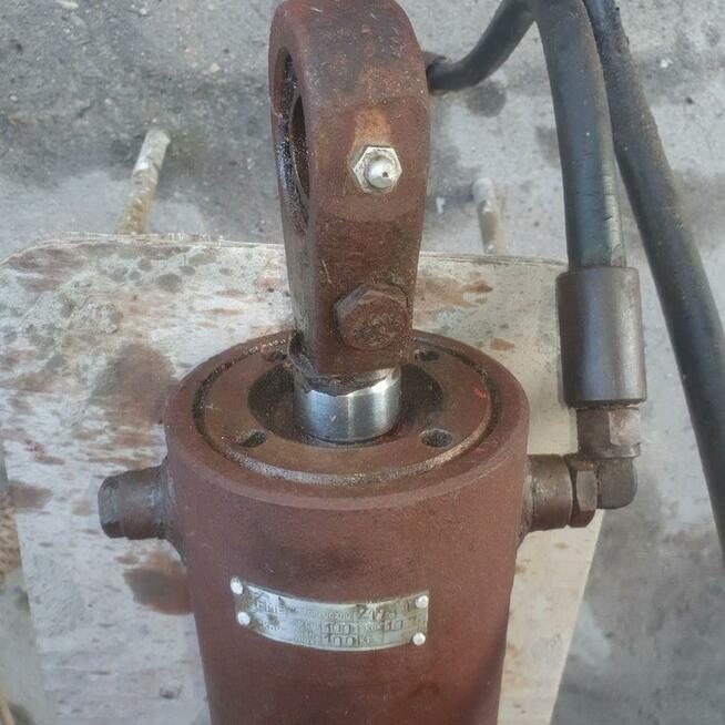 komplet dwóch siłowników, w pełni sprawnych