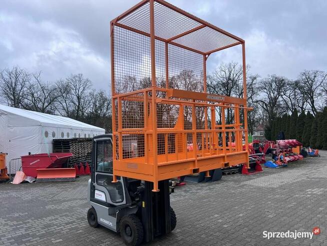 Kosz narzędziowy z certyfikatem skrzynia CE 130 i 240 cm