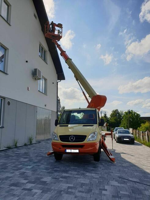 Zwyżka wynajem oraz usługi podnośnikiem koszowym 22 m.