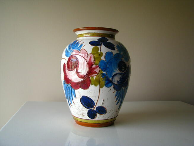 Ceramiczny wazon rękodzieło z motywem kwiatów 21 cm retro