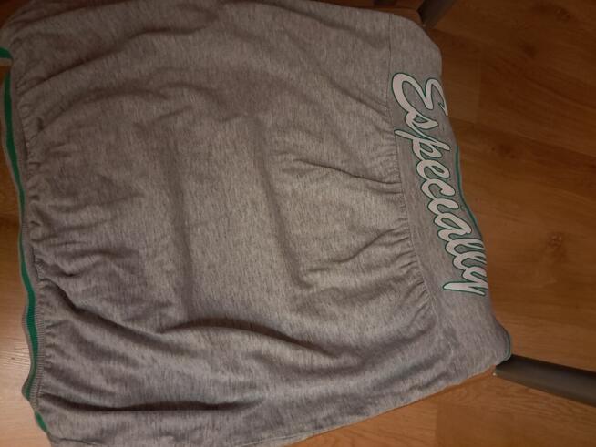 Bluzki z krótkim rękawem.