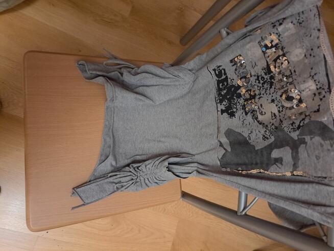 Bluzki z krótkim rękawem.