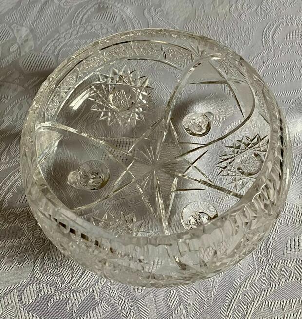 Kryształowa misa na nóżkach
