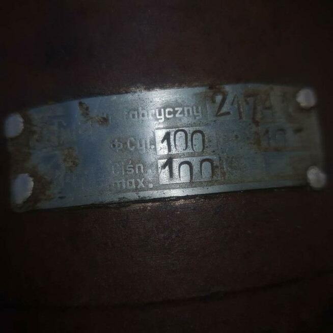 komplet dwóch siłowników, w pełni sprawnych