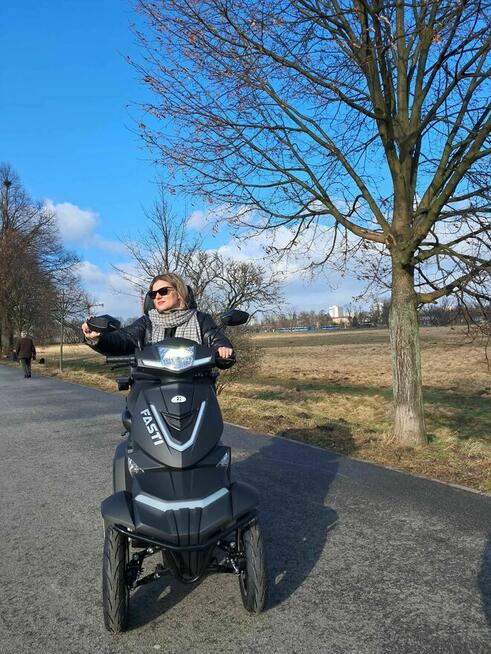 Elektryczny Skuter FASTI 4 Max: 4 kołowy wersja z daszkiem