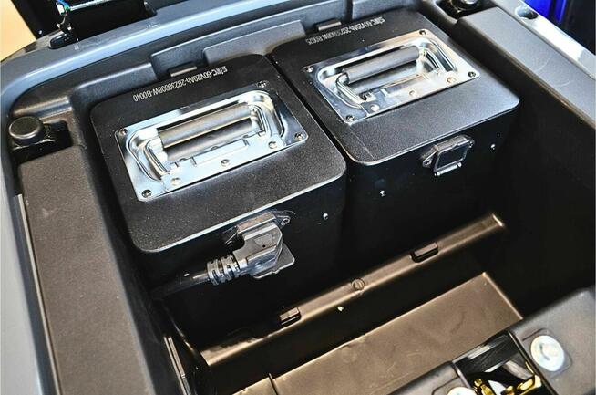 Elektryczny trójkołowy skuter Fasti 3 Max z dachem + bateria